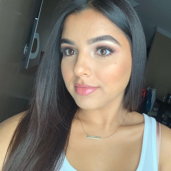 Meet your Posher, Alyssa - Picture 1 of 1